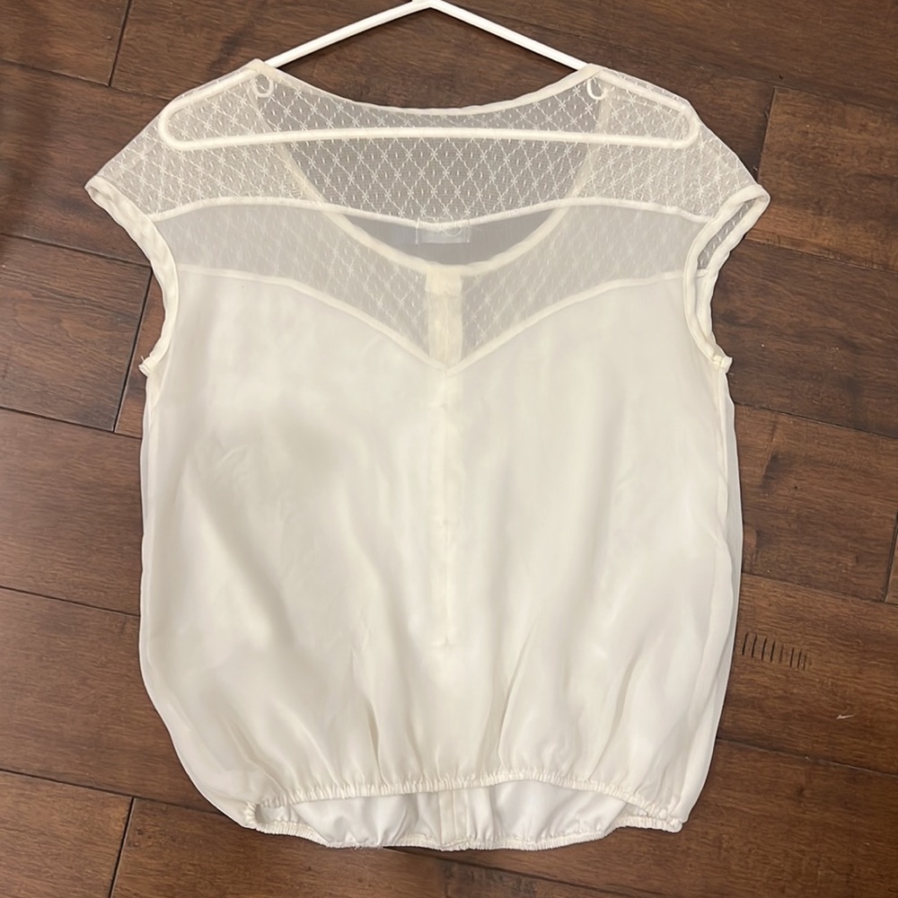 White button top - Picture 4 of 4